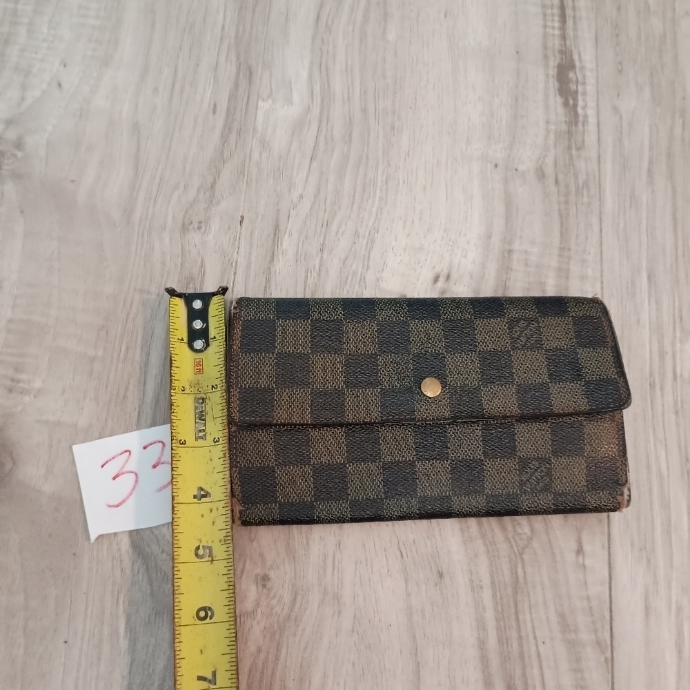 Louis Vuitton Damier Ebene Sarah Wallet - Picture 15 of 15